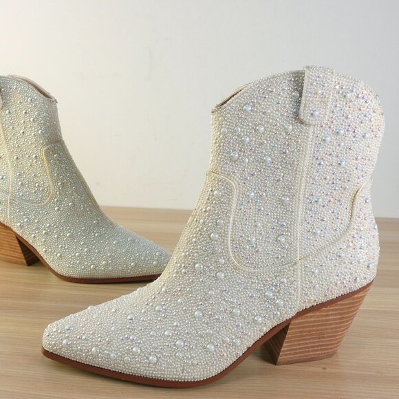 Betsey Johnson White Boots Western 9‎ Shoes Womens Bootie Pearls Pointed SB Diva - Picture 3 of 16